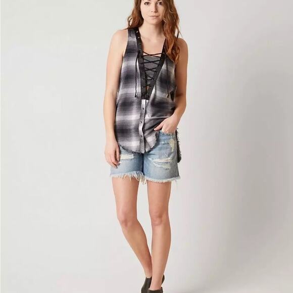 NWT Gimmicks Flannel Plaid Lace-Up Sleeveless Button Front Top Size Large - Picture 2 of 6